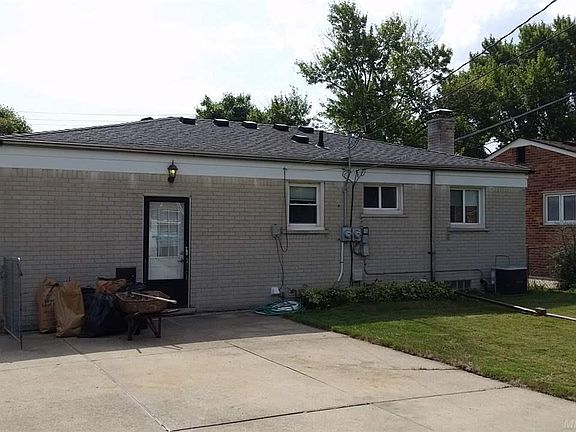 2nd image of 32413 Rhode Island St