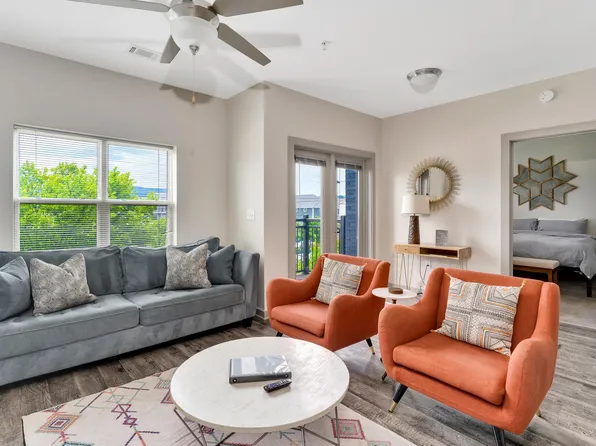 804 Riverfront Pkwy Unit 208, Chattanooga, TN 37402