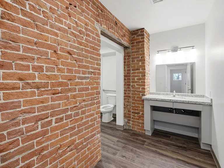 533 W Gurley St #2 — Photo 9