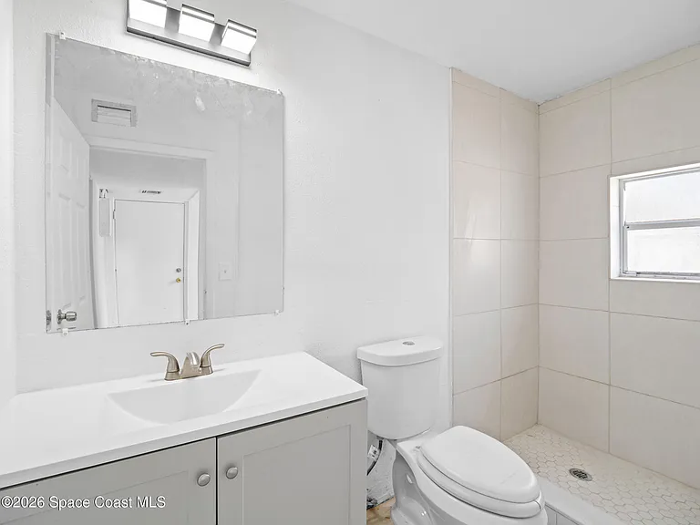 87 NW Irwin Ave — Photo 18