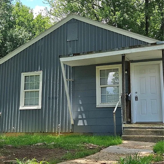 1423 Drewry St — Photo 1