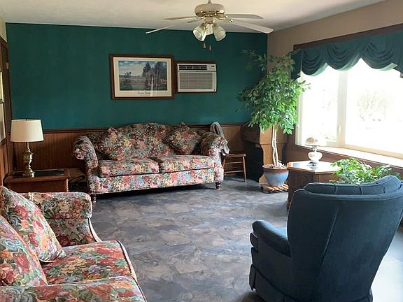 2nd image of 622 Birch Ln