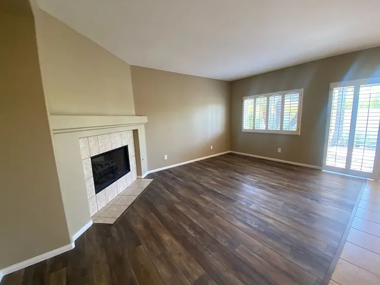 409 Lexington Cir — Photo 9