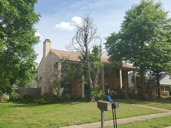 3rd image of 1612 Yorkshire Dr