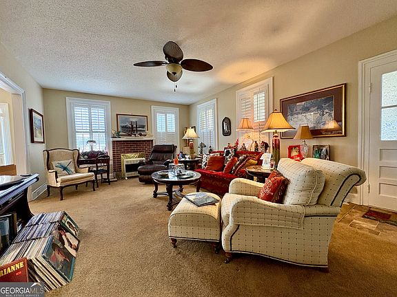 3rd image of 205 White Rd