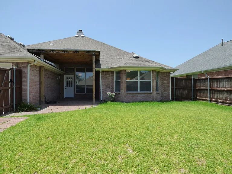 3904 Valez Dr — Photo 25