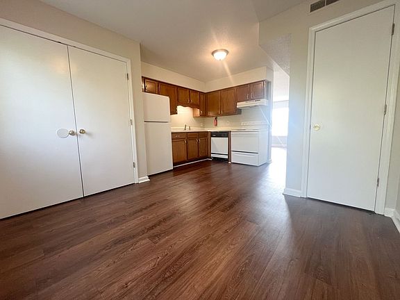 4th image of 1861 Waters Edge Dr APT B