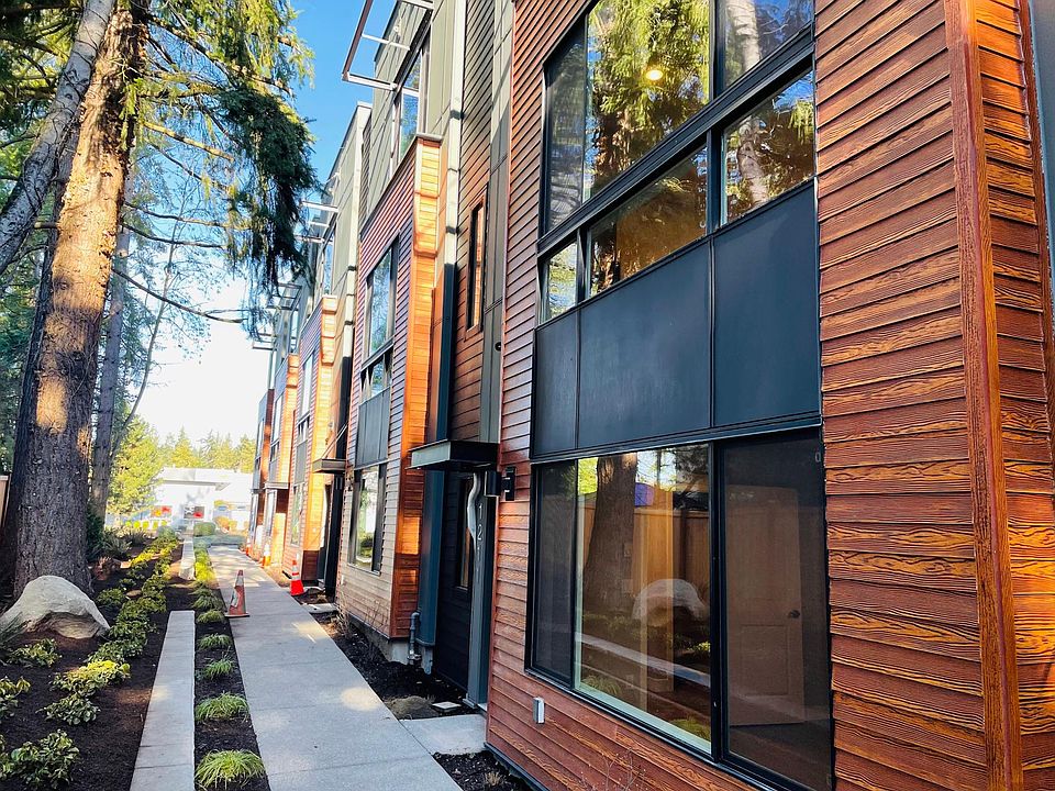 Brand New Townhome 4-Bed, 3.5-Bath, 2-Car.