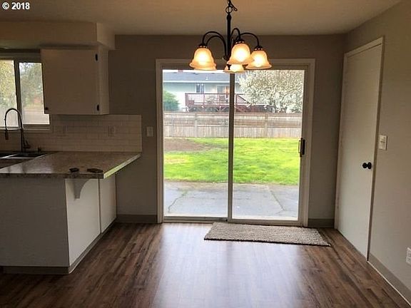 5th image of 4222 NE 40th St