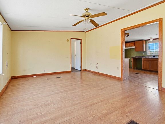 3rd image of 9976 Lake Swamp Rd.