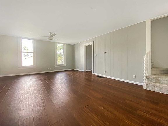 3rd image of 611 N Lemcke Ave