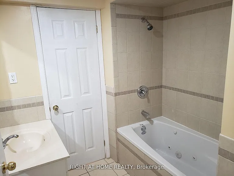 29 Ravenview Dr — Photo 3