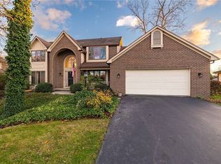 9 Glen Valley Dr, Penfield, NY 14526