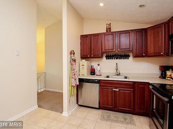 5th image of 704 Dogwood Dell Ct