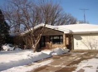 50 Rose Dr, East Dubuque, IL 61025