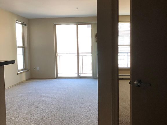5th image of 1323 Boren Ave APT 508