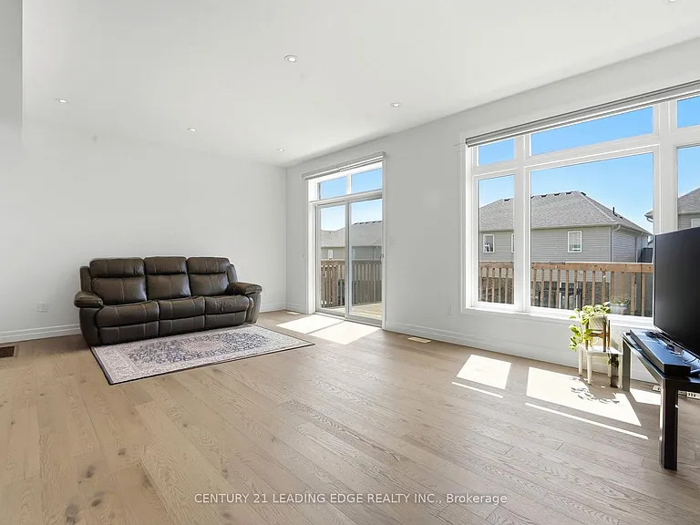 142 Rivertrail Ave — Photo 5