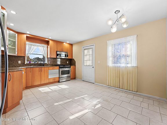 4th image of 248 Mallory Ave