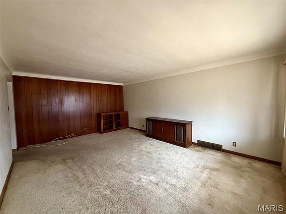 4th image of 9421 Dickerson Dr