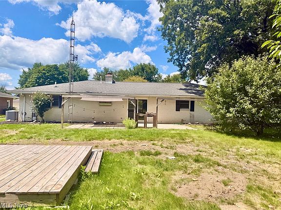 5th image of 84 Westwood Dr