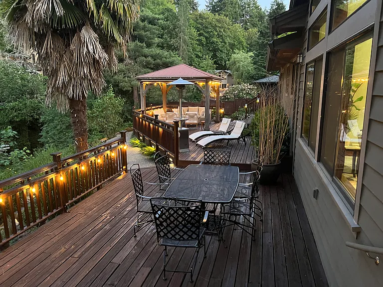 75' linear feet of deck. An entertainer's dream.