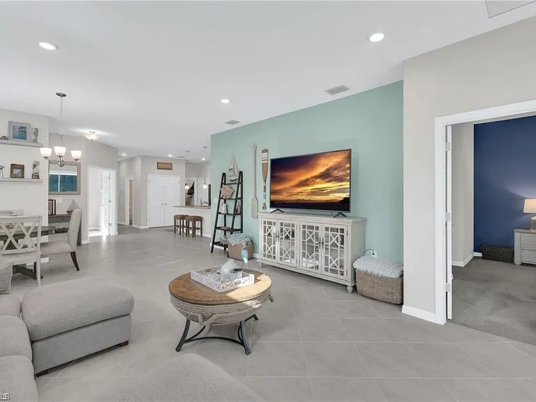 1163 S Town And River Dr — Photo 36