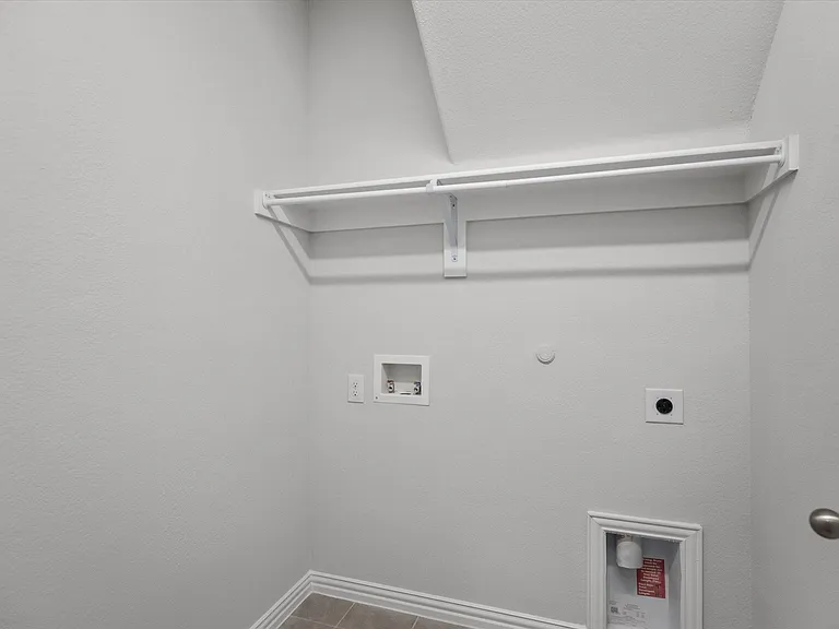2036 Almassera Dr — Photo 19