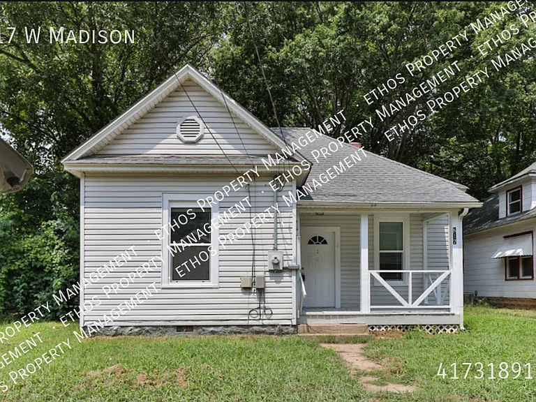 817 W Madison St — Photo 1