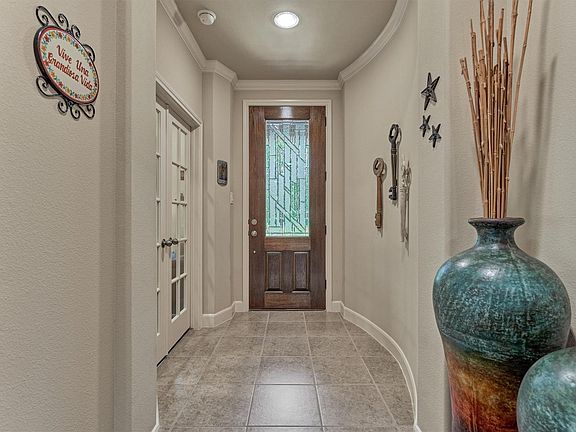 4th image of 18 Shire Glen Pl