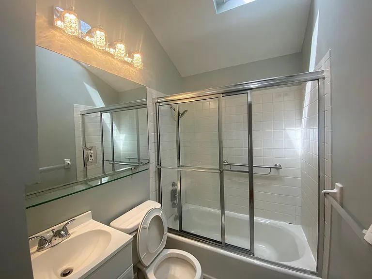 7 Grew Hill Rd #2R — Photo 6