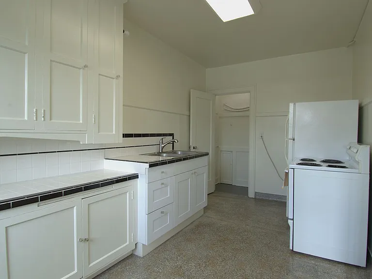 Townhouse Apartments — Photo 9