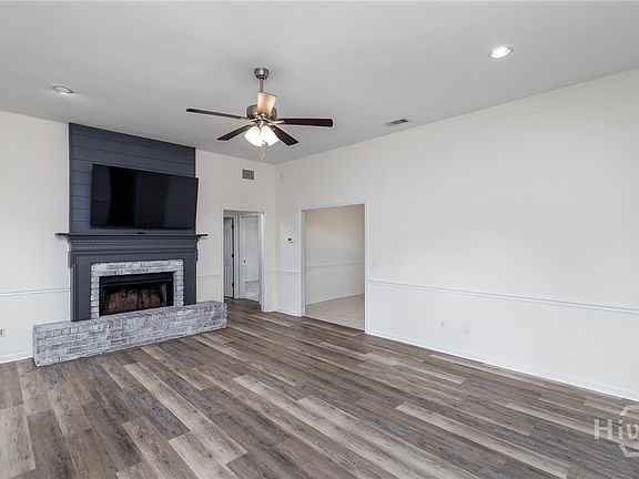 4th image of 401 Staghorn Court