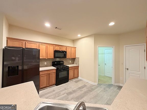 5th image of 220 Brookhaven Ct