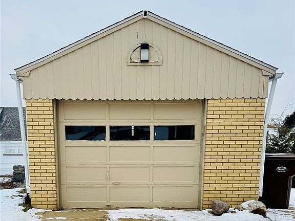 4th image of 1091 Hadley Dr