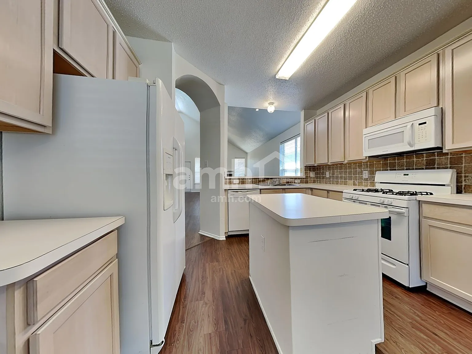 3 bed, 2.5 bath, 1892 sqft, $2,375 — Photo 3