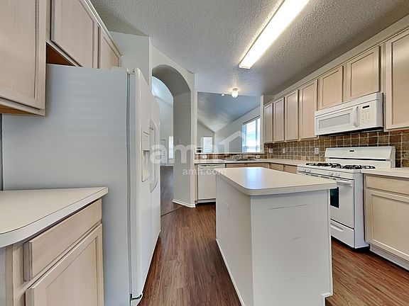 3rd image of 5820 Vista Glen Ln