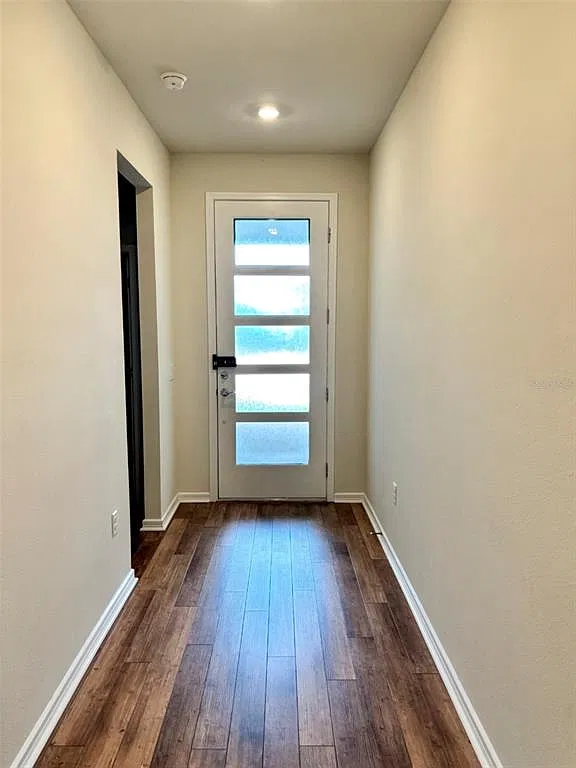 3 bed, 2.0 bath, 1960 sqft, $3,995 — Photo 2