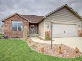 1612 Timber Wolf Ln, Mahomet, IL 61853