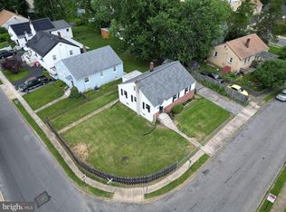 200 Amosland Rd, Holmes, PA 19043