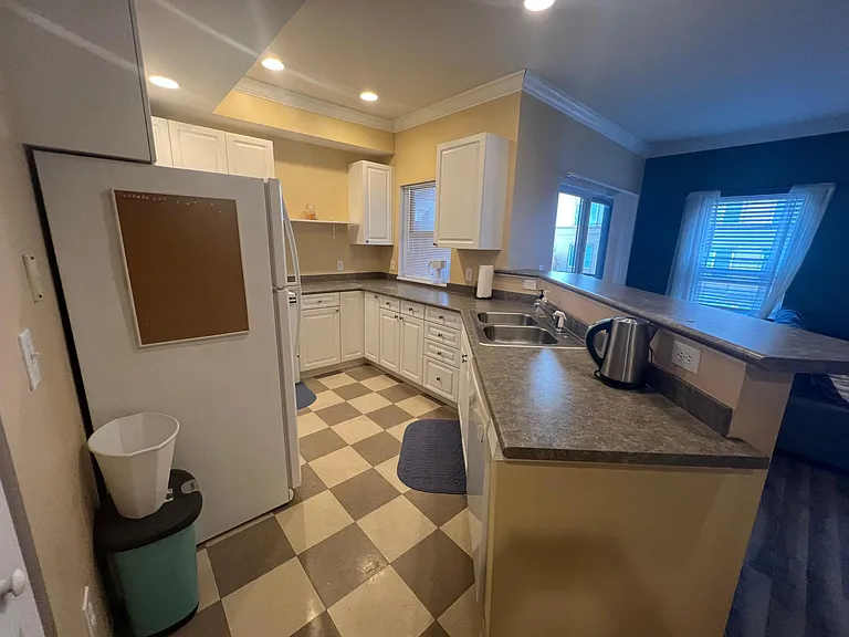 207 E University Ave #6A — Photo 3