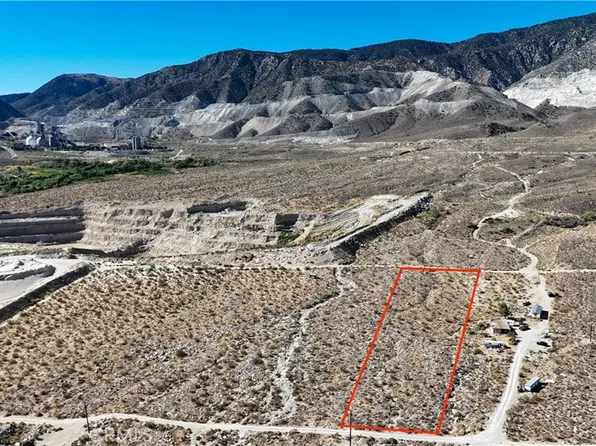 716 Meehleis Rd, Lucerne Valley, CA 92356