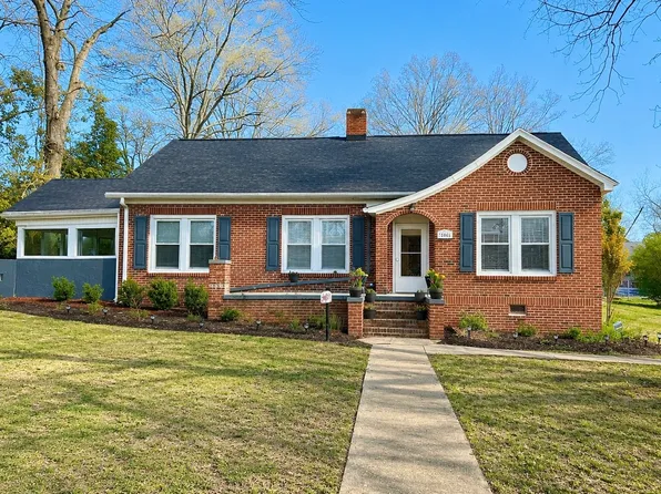 206 Laurel Ave E, Greenwood, SC 29649