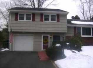 54 Ellison Rd, Somerset, NJ 08873