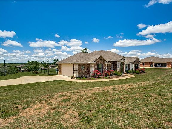 3rd image of 127 Owen Cir