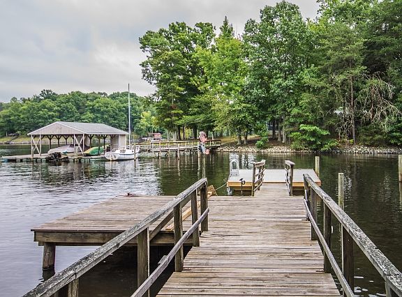 5th image of 238 Lakeview Shores Loop