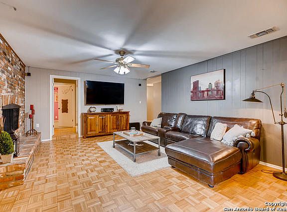 4th image of 3747 Litchfield Dr
