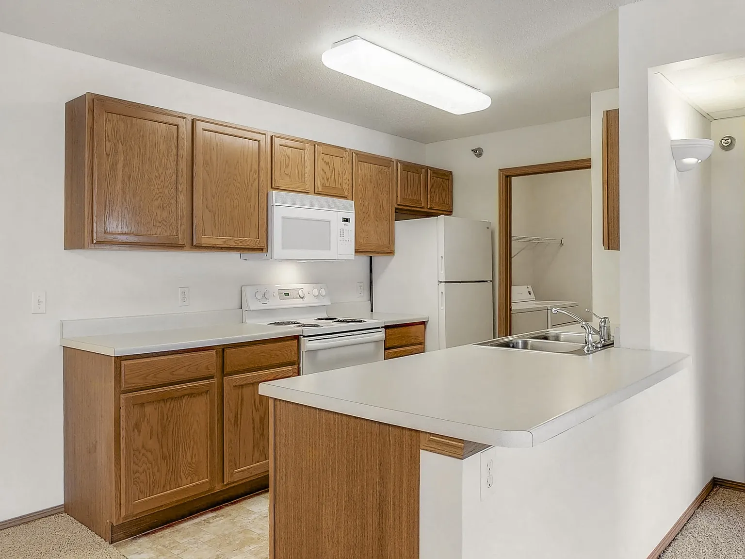 Platinum Valley Apartments — Photo 3