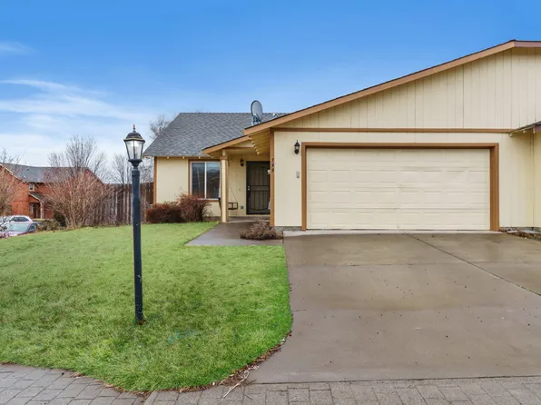 799 SE Kierra Pl, Madras, OR 97741