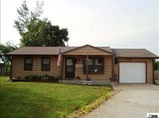 404 Pauls Cir, Meriden, KS 66512
