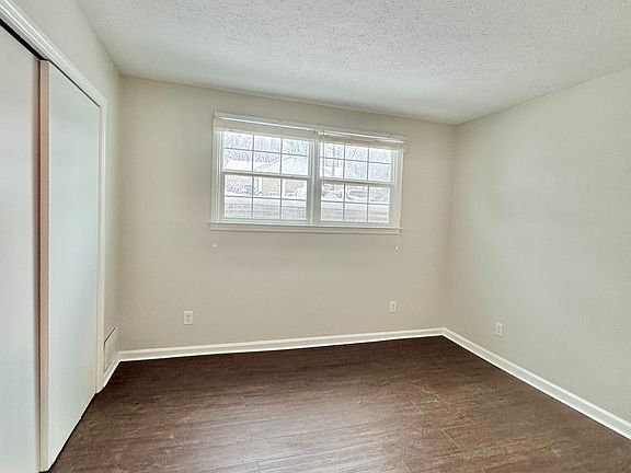 5th image of 163 Lakeshore Dr #L14